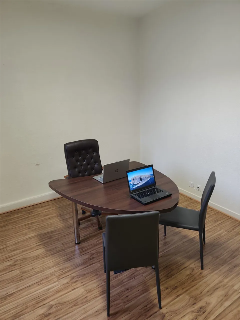 Espace d’entretien et de passation sur ordinateur au cabinet d’Oyonnax